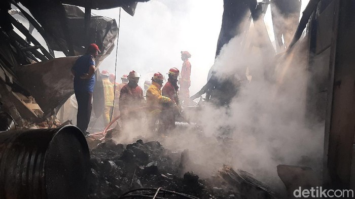 Kebakaran Pabrik di Sentul