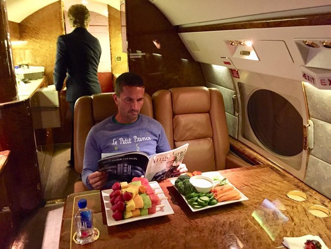 Awalnya Khalil membuat jus yang dibuat dari pisang, maca, bee pollen, dan royal jelly itu ditujukan untuk menutrisi para pasien. Foto: Instagram @khalilrafati