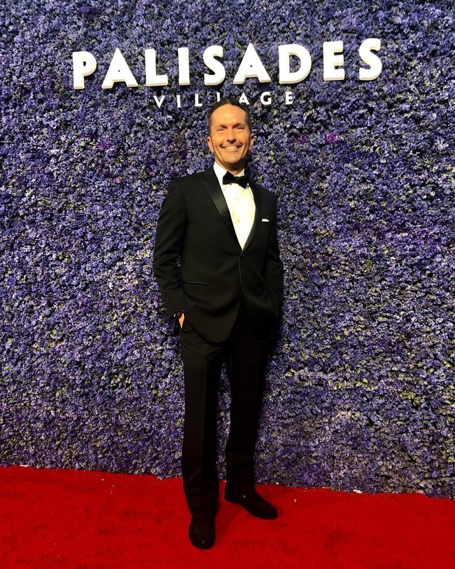 Sampai akhirnya, Khalil berhasil sembuh dan mulai membuka sebuah rumah fasilitas untuk orang-orang yang ingin sembuh dari narkoba di 2007. Bersama wanita yang dulu pacarnya, di sana lah Khalil menemukan ramuan smoothie yang kini membuatnya jadi miliarder. Foto: Instagram @khalilrafati