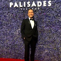 Sampai akhirnya, Khalil berhasil sembuh dan mulai membuka sebuah rumah fasilitas untuk orang-orang yang ingin sembuh dari narkoba di 2007. Bersama wanita yang dulu pacarnya, di sana lah Khalil menemukan ramuan smoothie yang kini membuatnya jadi miliarder. Foto: Instagram @khalilrafati