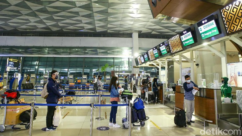 Kini, persyaratan penerbangan dari dan ke Bali semakin mudah. Mulai 5 Juli 2020 lalu, calon penumpang cukup surat keterangan bebas corona dari rapid test.