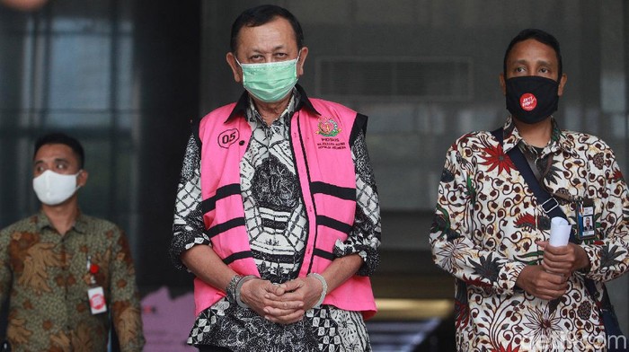 Dua terdakwa kasus Jiwasraya diperiksa KPK. Keduanya diperiksa terkait kasus dugaan korupsi pengelolaan keuangan dan dana investasi PT Asuransi Jiwasraya.