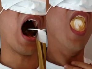 Nyeleneh! Barista Ini Bikin Latte Art Langsung di Mulut Orang