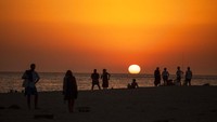 Suhu diperkirakan mencapai 40 derajat Celcius di tengah gelombang panas Spanyol. AP Photo/Emilio Morenatti  