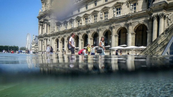Suhu di Prancis diperkirakan akan mencapai 37 derajat Celcius (98 Fahrenheit) dalam beberapa hari ke depan. AP Photo/Rafael Yaghobzadeh Suhu di Prancis diperkirakan akan mencapai 37 derajat Celcius (98 Fahrenheit) dalam beberapa hari ke depan. AP Photo/Rafael Yaghobzadeh