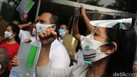 Aksi ini dilakukan sebagai bentuk protes dibekukannya Sub Rekening Efek (SRE) atas nama PT. Asuransi Jiwa Adisaarana Wanaartha (PT. AJAW) terkait dengan kasus skandal Jiwasraya yang menimbulkan gagal bayar.
