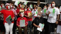 Para nasabah juga melakukan penyampaian Surat Keberatan mengenai penyitaan SRE PT AJAW. Pasalnya, di dalamnya berisi dana premi dan kelolaan milik nasabah atau pemegang polis.