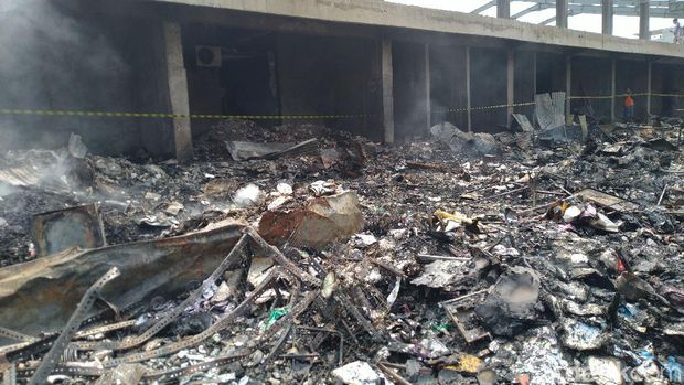Pasar Timbul Tomang luluh lantak usai kebakaran (Sachril Agustin Berutu/detikcom)