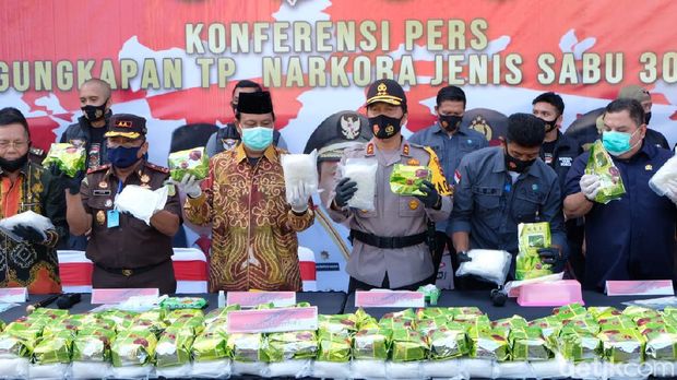 Polda Kalsel merilis pengungkapan sabu 300 kg asal Malaysia yang coba diselundupkan ke Banjarmasin (M Risanta/detikcom)