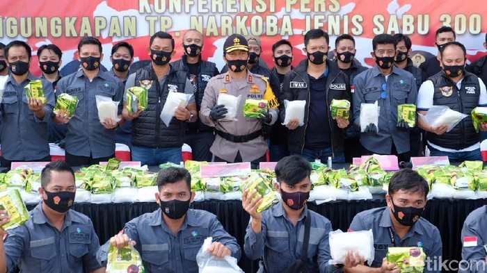 Polda Kalsel merilis pengungkapan sabu 300 kg asal Malaysia yang coba diselundupkan ke Banjarmasin (M Risanta/detikcom)