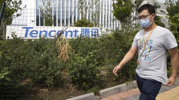 Dalam perintahnya itu, Trump mengatakan bahwa aplikasi yang dikembangkan di China terus mengancam keamanan nasional, kebijakan luar negeri, dan ekonomi negeri Paman Sam.  AP Photo/Ng Han Guan.