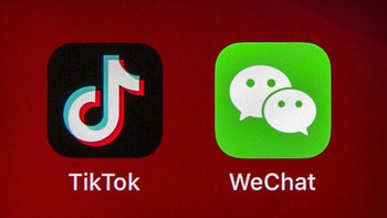 Sebelumnya, Trump menyebut aplikasi TikTok berbahaya bagi keamanan nasional AS. Begitu juga dengan WeChat yang dituding mengambil informasi dari para penggunanya. Selain itu, layanan pesan instan pesaing WhatsApp itu disebut berhubungan dengan Partai Komunis China. AP Photo/Mark Schiefelbein.