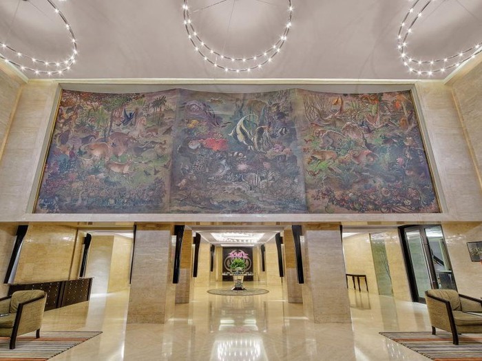 Restorasi Mahakarya Lukisan Lee Man Fong di Hotel Indonesia Kempinski Jakarta butuh waktu selama setahun.