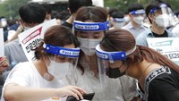 Wabah virus Corona di Korea Selatan dilaporkan secara bertahap mereda sejak melaporkan ratusan kasus virus Corona pada akhir Februari dan Maret. Dikutip dari AP, dalam beberapa pekan terakhir, Korsel mencatakan kasus terkait virus Corona 20 hingga 60 kasus setiap hari.