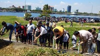 Tampak jemaah tetap berwudhu yang disediakan secara darurat.