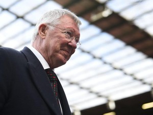 Alex Ferguson Pakai Bootwalker saat Nonton MU Vs Ipswich, Apa Fungsinya?