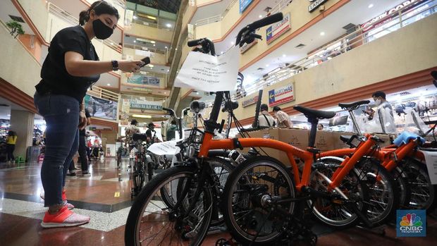Suasana pameran sepeda Brompton di ITC Mangga Dua, Jakarta. (CNBC Indoensia/Andrean Kristianto)