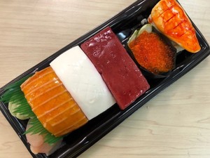 Jangan Tertipu! Sushi dan Onigiri Ini Sebenarnya Cake Nikmat