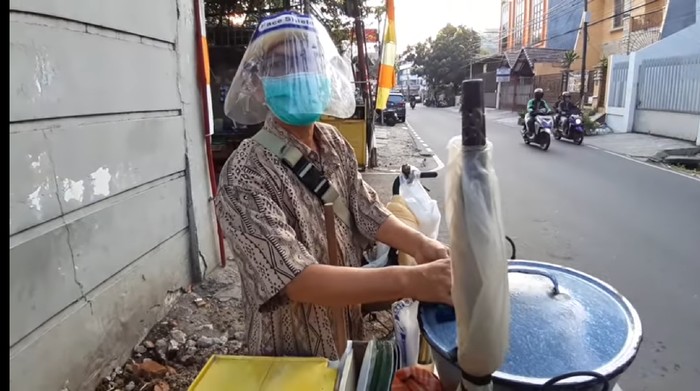 tukang siomay sekolahkan anak