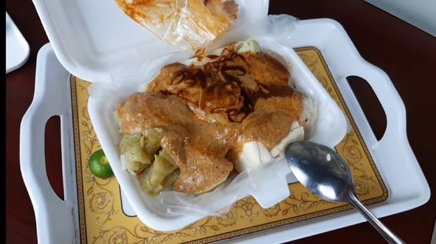 tukang siomay sekolahkan anak
