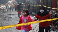 Selain itu, sejumlah rumah dan toko yang berada di seberang pasar ikut terbakar.
