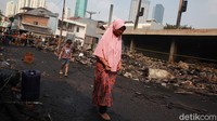 Akibat kebakaran ini, pasar seluas 5.000 meter persegi ini ludes.