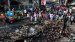 Puing-puing Sisa Kebakaran Pasar Timbul jadi Tontonan Warga