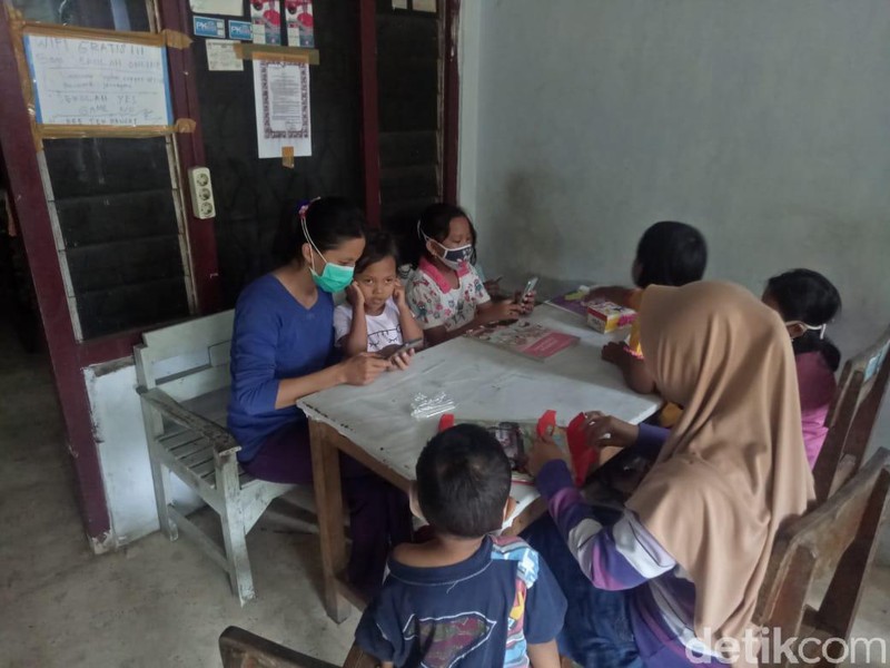 Warung Pecel di Blitar Bantu Belajar Online