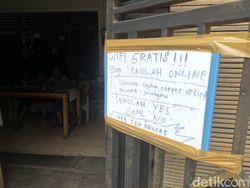 Perjuangan Belajar Online di Warung Pecel Blitar