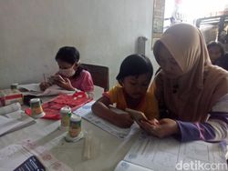 Perjuangan Belajar Online di Warung Pecel Blitar