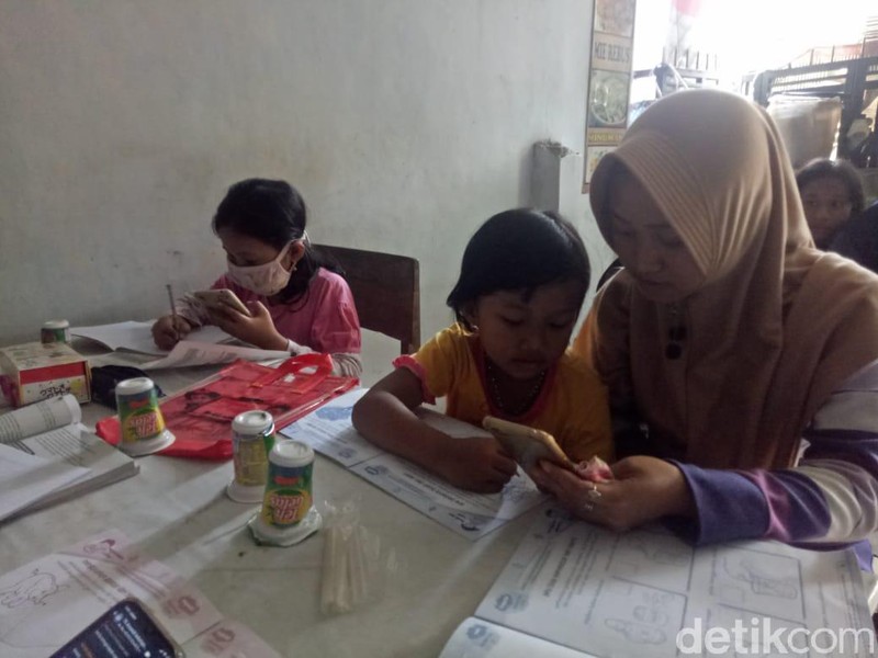 Warung Pecel di Blitar Bantu Belajar Online