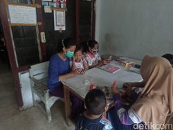 Perjuangan Belajar Online di Warung Pecel Blitar