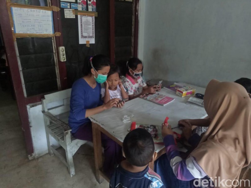 Warung Pecel di Blitar Bantu Belajar Online