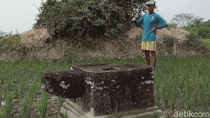 Batu diduga Yoni yang terdampak proyek tol di Klaten, Sabtu (8/8/2020).