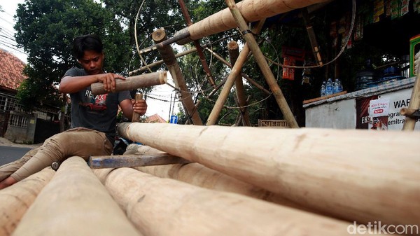 Curhat Perajin Pohon Pinang di Tengah Pandemi