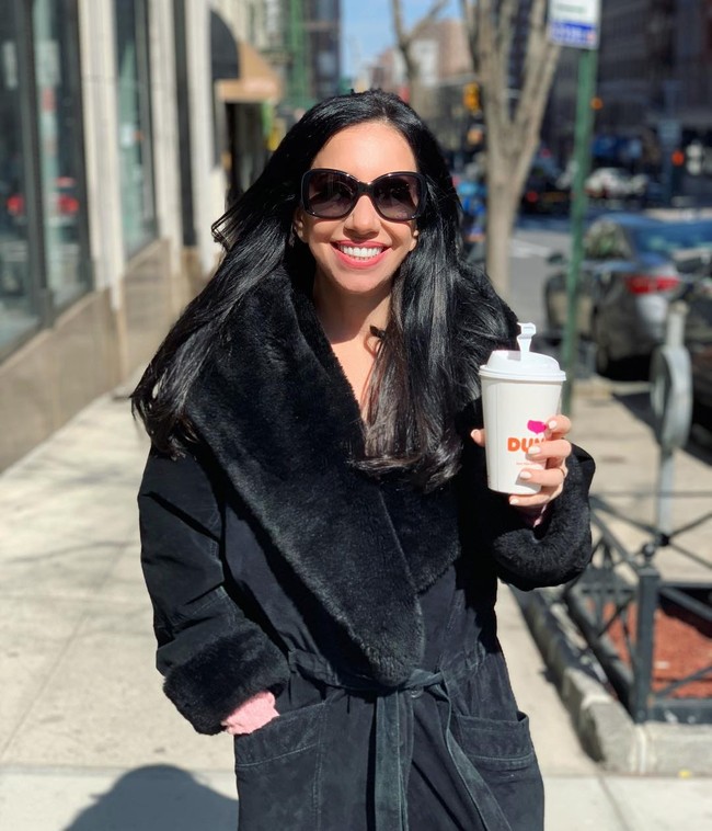 Punya anak perempuan membuatnya awet muda karena Cher membuatku up to date dengan tren dan gaya terkini. Ukuran kami sama jadi kami bisa membongkar lemari masing-masing dan karena kami terlihat sangat mirip jadi apa yang bagus pada salah satu dari kami biasanya akan bagus pada yang lain, katanya dilansir Dailystar. Foto: Instagram @dawn.hubsher