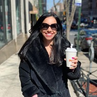 Punya anak perempuan membuatnya awet muda karena Cher membuatku up to date dengan tren dan gaya terkini. Ukuran kami sama jadi kami bisa membongkar lemari masing-masing dan karena kami terlihat sangat mirip jadi apa yang bagus pada salah satu dari kami biasanya akan bagus pada yang lain, katanya dilansir Dailystar. Foto: Instagram @dawn.hubsher