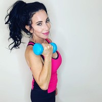 Selain punya anak perempuan yang membuatnya tampil muda, tentu Dawn juga berusaha menjalani gaya hidup sehat. Olahraga, diet berbasis tanaman, skincare yang bagus, tidur, dan minum air adalah semua kunci mempertahankan penampilan muda, Foto: Instagram @dawn.hubsher