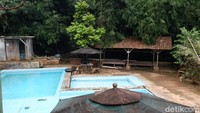 Pengunjung hanya perlu mengeluarkan uang Rp 10 ribu. Ada gazebo yang disediakan untuk pengunjung menyimpan barang atau santap makan bersama. (Siti Fatimah/detikcom)