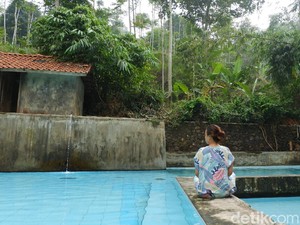 Hidden Place Kolam Renang Alam No Kaporit di Bandung Timur