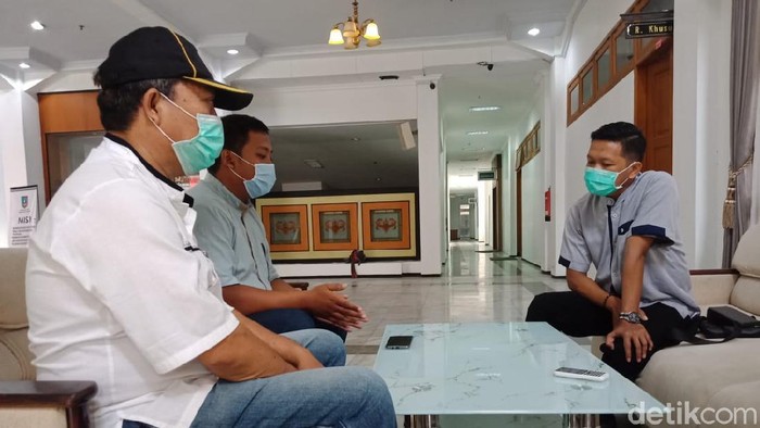 Ibu melahirkan sendiri tanpa bantuan tenaga medis di Rumah Sakit Pelengkap Medical Center (RS PMC), Jombang hingga bayinya meninggal. Kelalaian pihak rumah sakit dinilai menjadi penyebab meninggalnya bayi perempuan tersebut, sehingga terdapat unsur pidana dalam kasus ini.