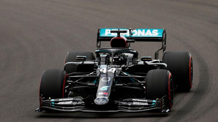 Lewis Hamilton NORTHAMPTON, ENGLAND - AUGUST 07: Lewis Hamilton of Great Britain driving the (44) Mercedes AMG Petronas F1 Team Mercedes W11 on track during practice for the F1 70th Anniversary Grand Prix at Silverstone on August 07, 2020 in Northampton, England. (Photo by Andrew Boyers/Pool via Getty Images)
