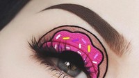 Donat manis bertabur gula dan meises ini juga bisa jadi pilihan. Makeup ini bisa jadi alternatif untuk makeup bertema. Foto: instagram @tal_peleg