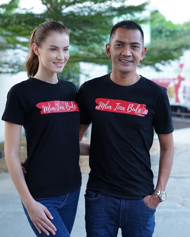 Cristina alias Mba Tina Bule dan suaminya, Bayu memutuskan membuat channel YouTube awalnya untuk mengabadikan momen mereka travelling bersama. “Kami mulai bikin YouTube content awal tahun 2019 karena aku sangat suka Adventure di Indonesia. Karena aku suka banget di Indonesia. Terus aku mau bagi pengalaman disini, bukan cuma sama orang Indonesia, tapi juga mau menarik perhatian orang di luar negeri. Mau kasih tahu dan lihat bagaimana indahnya Indonesia. Dan ketika membuat video Youtube, aku banyak belajar bagaimana orang Indonesia asli dan itu membantuku,” paparnya saat diwawancara Wolipop, Rabu (5/8/2020).Foto: Dok. Instagram @mbatinabule_official.