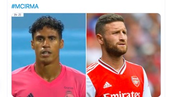 Nama: Varane, pekerjaan: bermain seperti Mustafi. Jelas ini sindiran karena Mustafi bukan bek luar biasa. Foto: Twitter