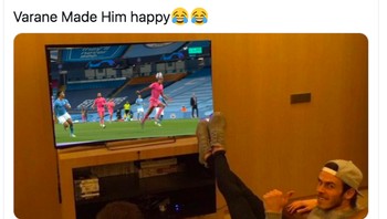 Gareth Bale yang tersingkir dari skuad Real Madrid pun terlihat senang dengan penampilan Varane yang membuat Madrid terkapar. Foto: Twitter