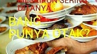 Ada yang tak kalah kocak, meme ini menyebut bahwa pelayan di restoran Padang adalah sosok yang sabar. Karena sudah melayani dengan baik, tapi sering ditanya, Bang punya otak?. Foto: Istimewa