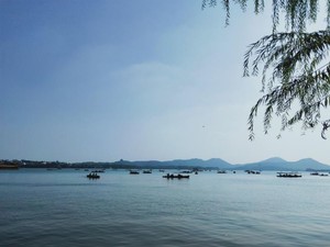 Menikmati Keindahan West Lake di Hangzhou, China