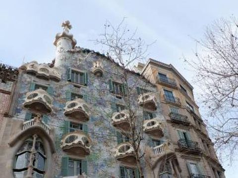 Menjelajahi Barcelona, Kota dengan Arsitektur yang Menawan