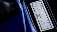 Kembali ke miniatur Bentley, mobil-mobilan mungil ini membutuhkan waktu 300 jam untuk dibikin. Miniatur Bentley Continental GT ini menyambungkan lebih dari 1.000 part. Foto: Pool (Carscoops)